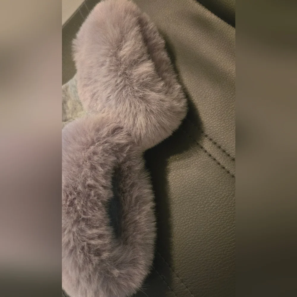 Elegant Gray Fur-Trimmed Gloves